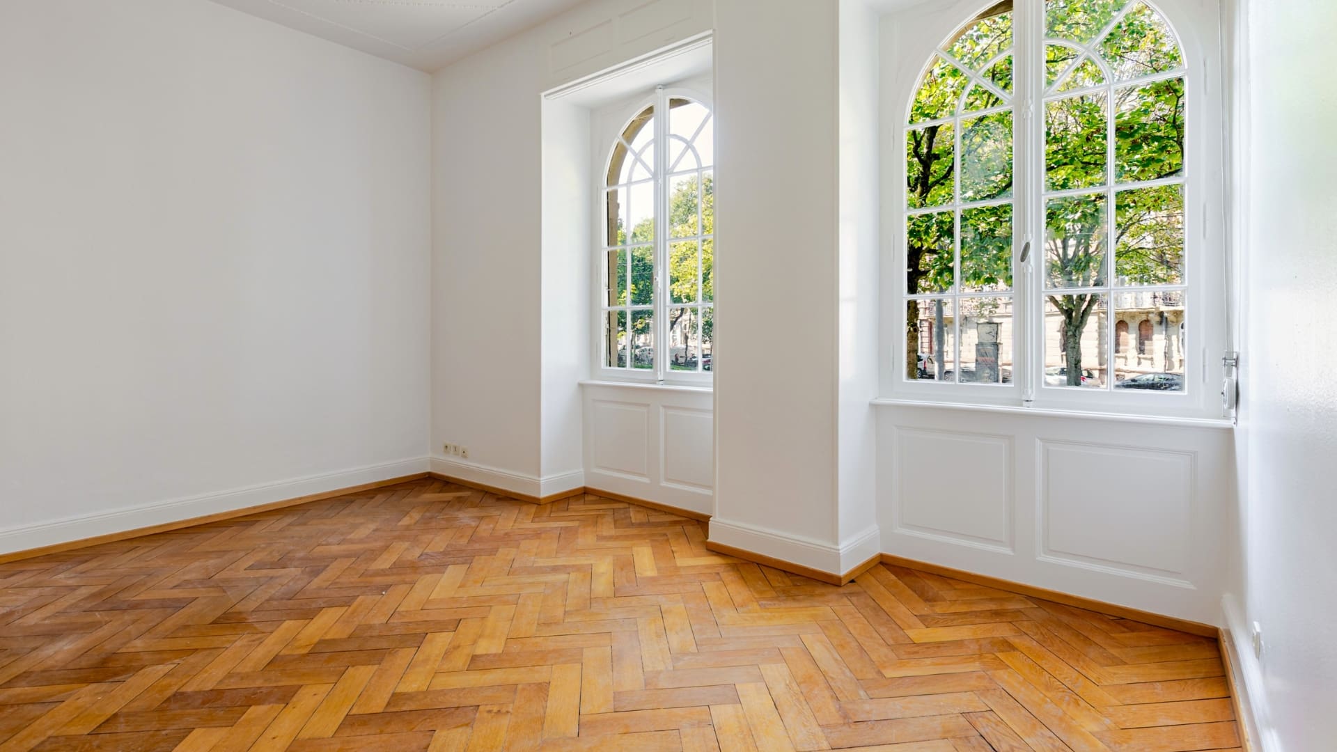 Intérieur bureaux - parquet fenêtres - Strasbourg